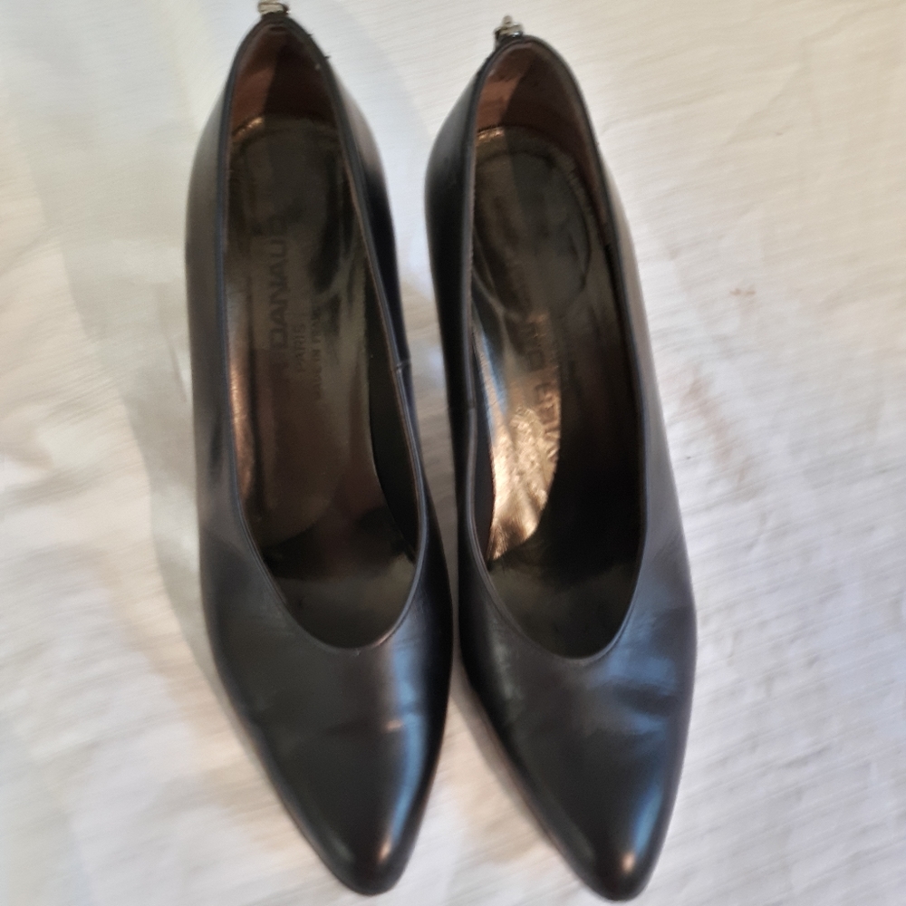 Heels with zipper detail